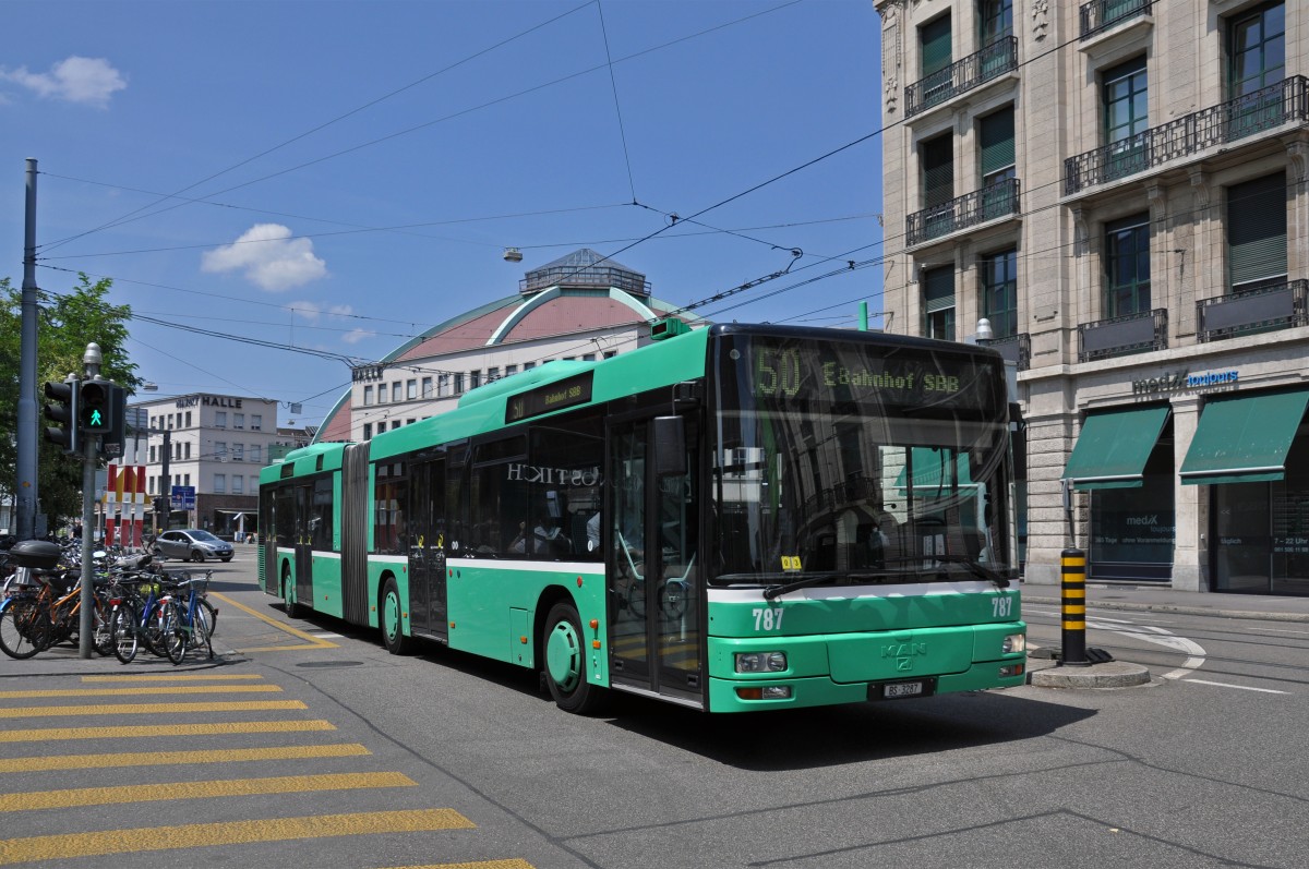MAN Bus 787 auf der Linie 50 fährt Richtung Haltestelle Bahnhof SBB. Die Aufnahme stammt vom 26.06.2014.