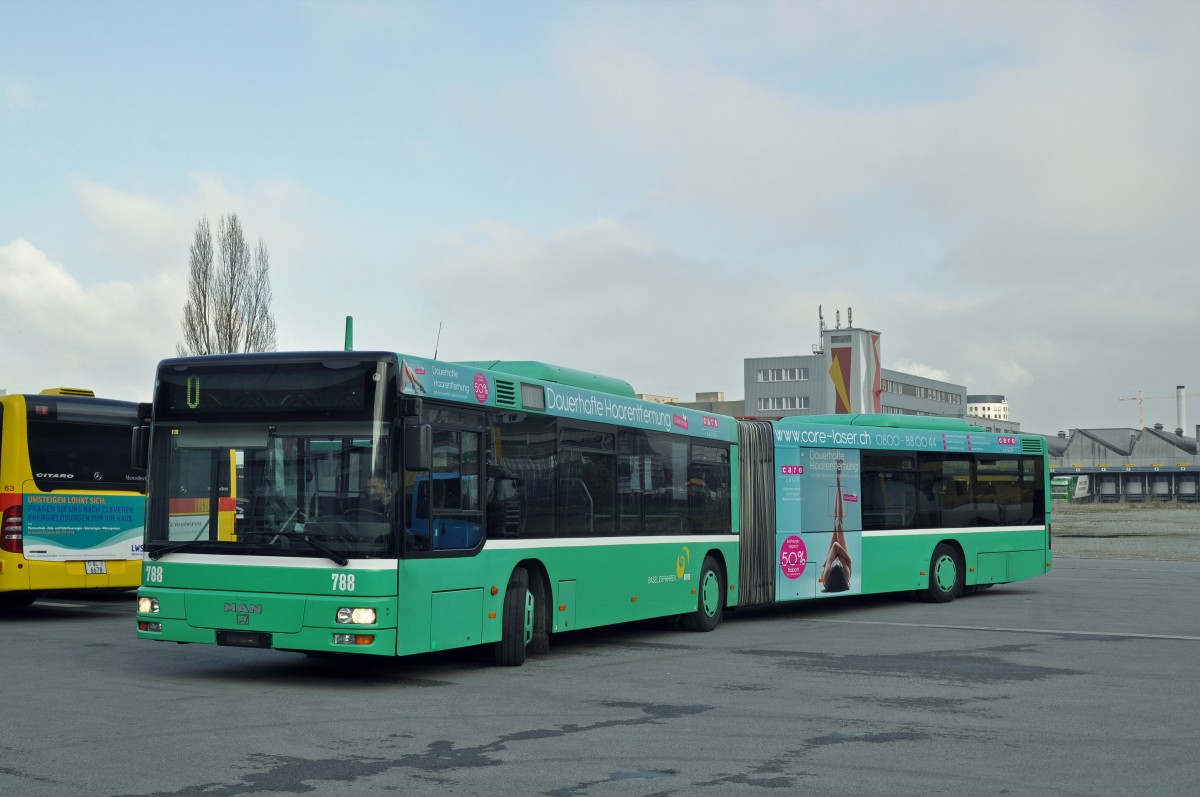 MAN Bus 788 ist von den BVB ausgemustert worden und steht auf dem Hof der Firma Kestenholz in Pratteln. Die Aufnahme stammt vom 27.11.2015.