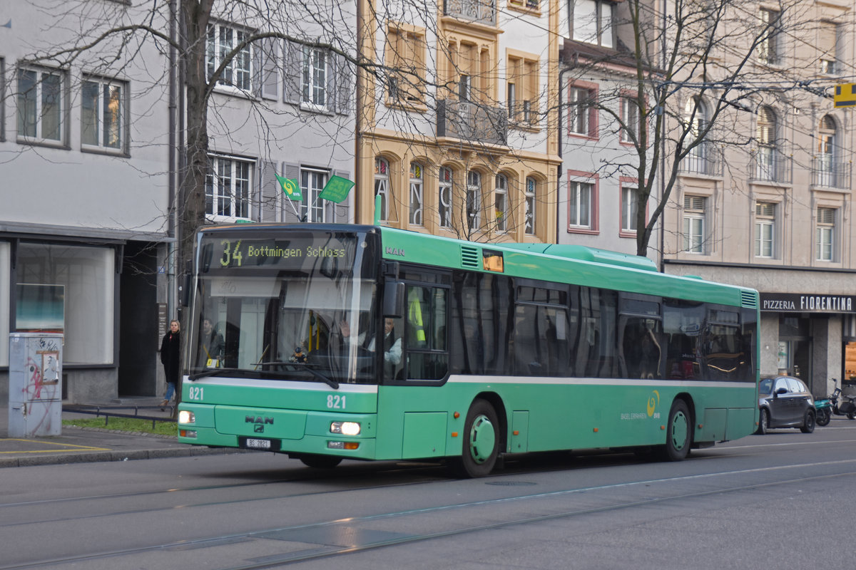 Man Bus 821, auf der Linie 34, fährt zur Haltestelle Universitätsspital. Die Aufnahme stammt vom 01.01.2020.