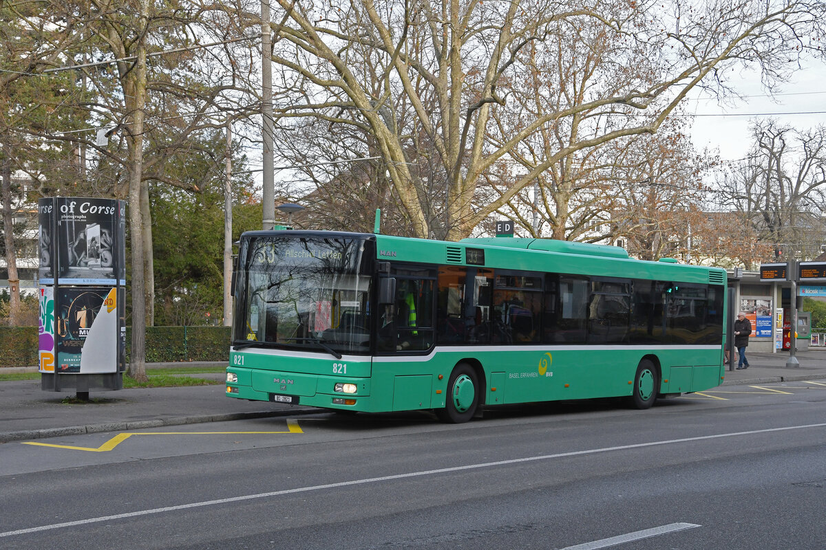 MAN Bus 821, auf der Linie 33, bedient am 02.01.2023 die Haltestelle Schützenhaus.