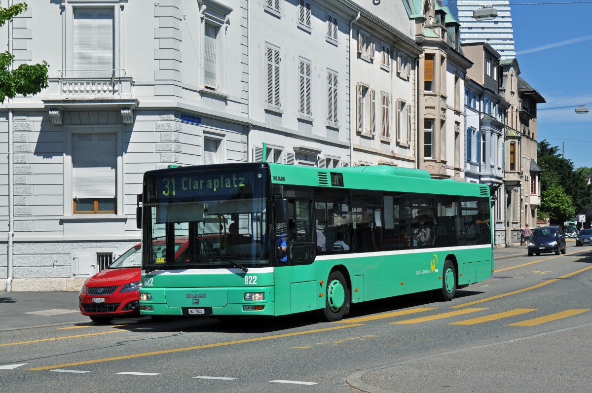 MAN Bus 822 auf der Linie 31 fährt zur Haltestelle am Wettsteinplatz. Die Aufnahme stammt vom 28.06.2015.