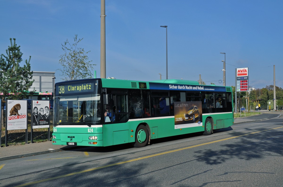 MAN Bus 824 auf der Linie 38 bedient die Haltestelle Rankstrasse. Die Aufnahme stammt vom 26.10.2014.