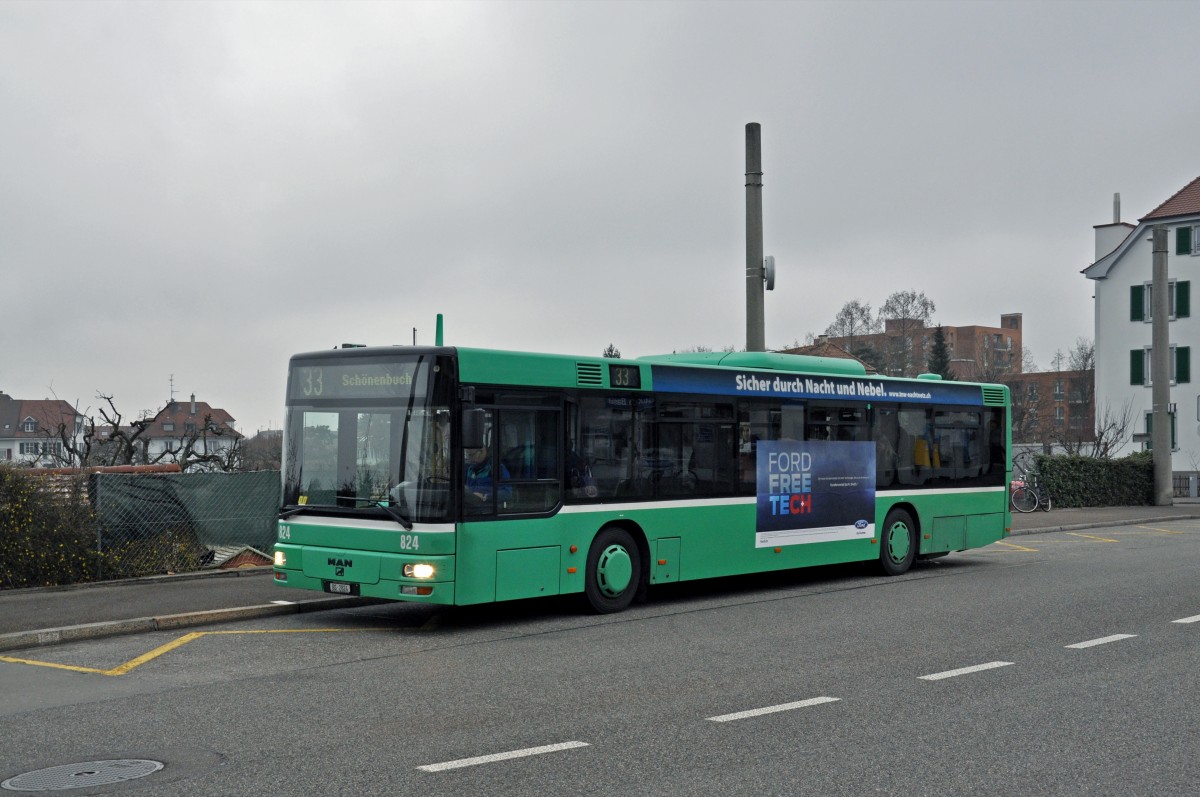 MAN Bus 824 auf der Linie 33 an der Haltestelle Wanderstraße. Die Aufnahme stammt vom 23.01.2015.