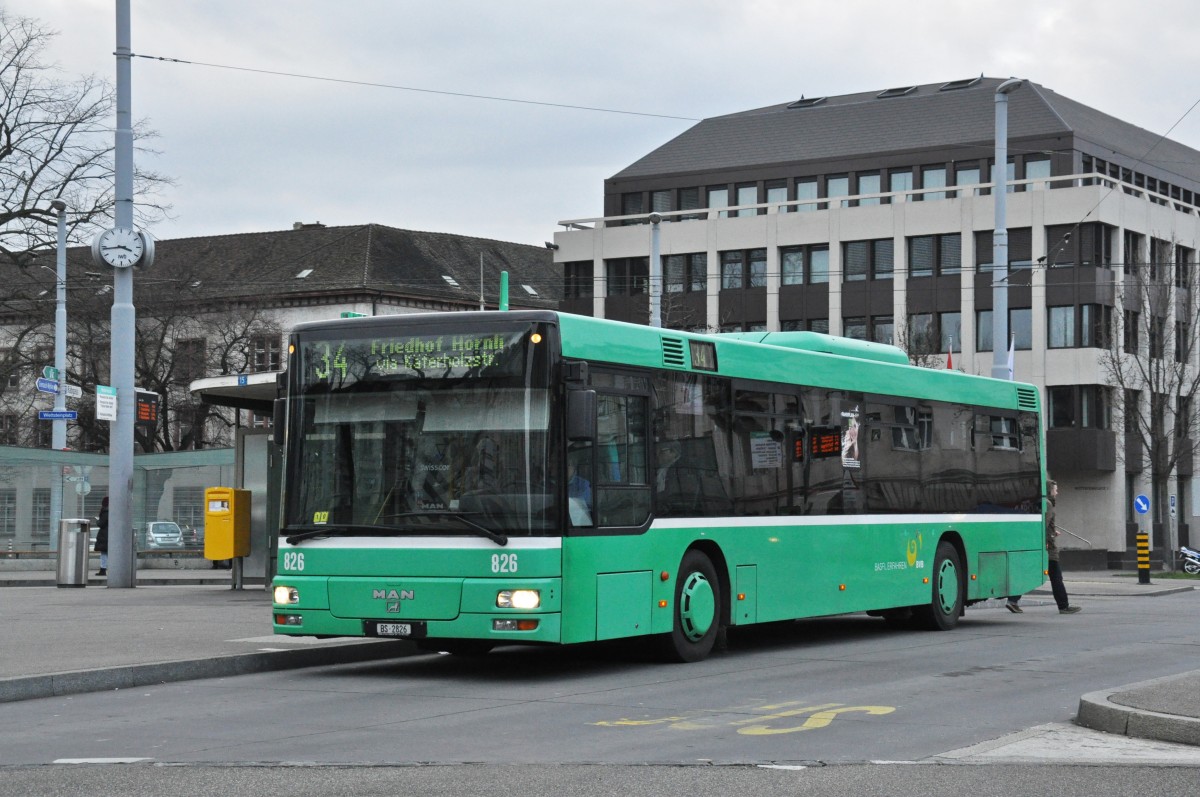 MAN Bus 826 auf der Linie 34 bedient die Haltestelle Wettsteinplatz. Die Aufnahme stammt vom 26.12.2014.