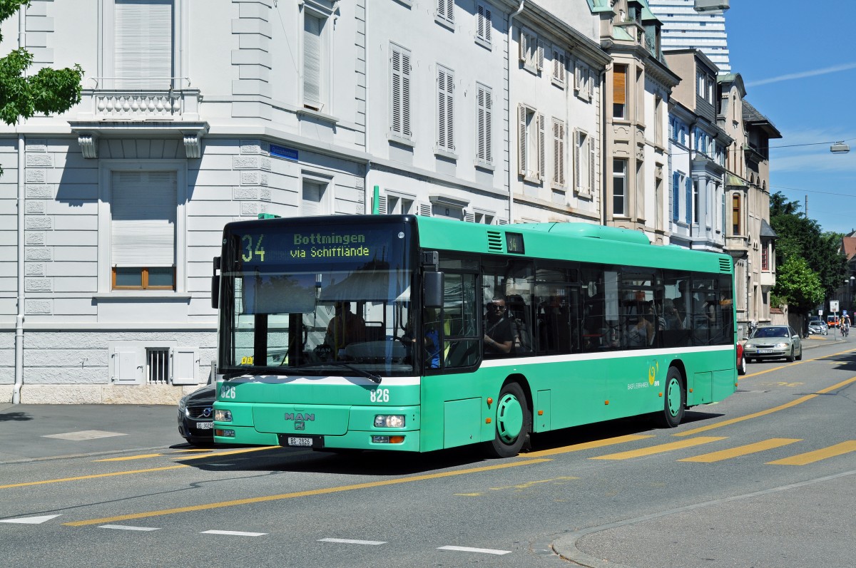 MAN Bus 826 auf der Linie 34 fährt zur Haltestelle am Wettsteinplatz. Die Aufnahme stammt vom 28.06.2015.