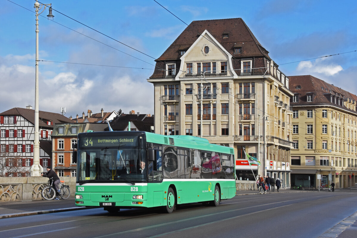 MAN Bus 828, auf der Linie 34, überquert die Mittlere Rheinbrücke. Die Aufnahme stammt vom 30.01.2022.