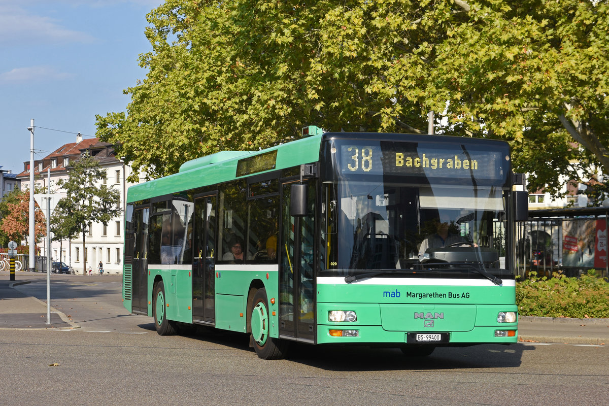 MAN Bus der Margarethen Bus AG (ex BVB 823), auf der Linie 38 verlässt die Haltestelle Kannenfeldplatz. Die Aufnahme stammt vom 30.09.2018.
