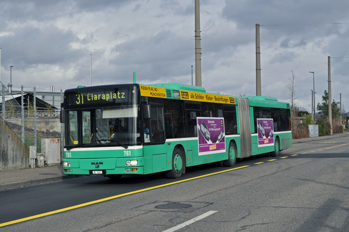 Man Bus mit der Betriebsnummer 761 auf der Linie 31 fährt zur Haltestelle Tinguely Museum. Die Aufnahme stammt vom 30.01.2015.