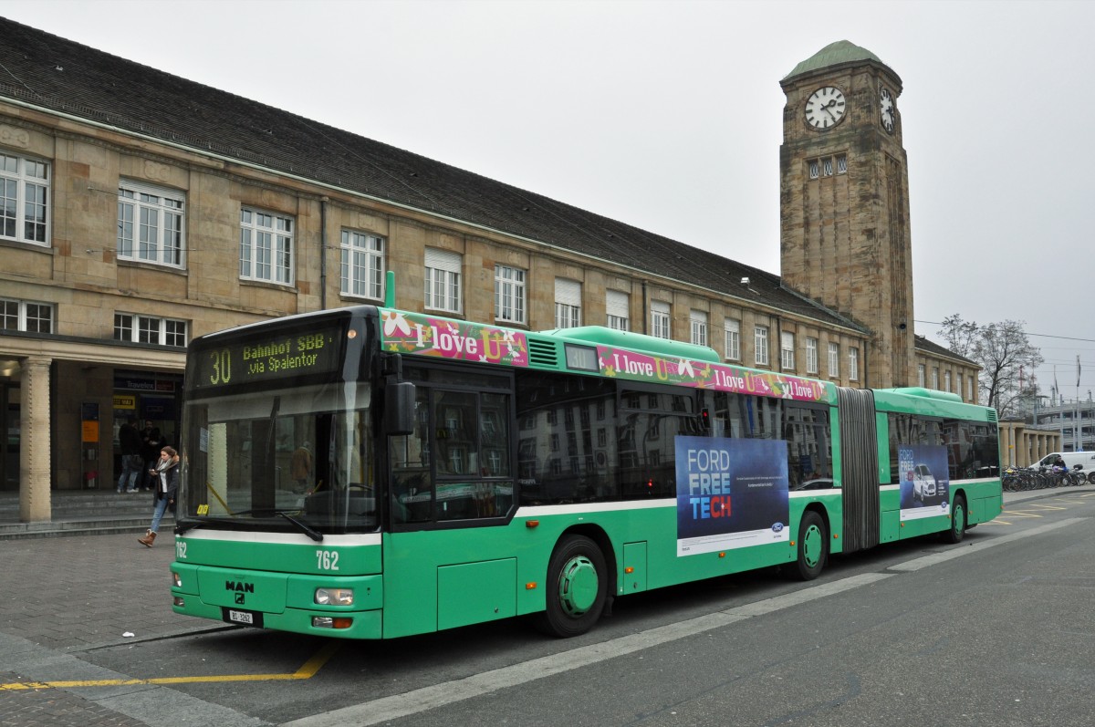 MAN Bus mit der Betriebsnummer 762 auf der Linie 30 an der Endhaltestelle Badischer Bahnhof. Die Aufnahme stammt vom 19.01.2015.