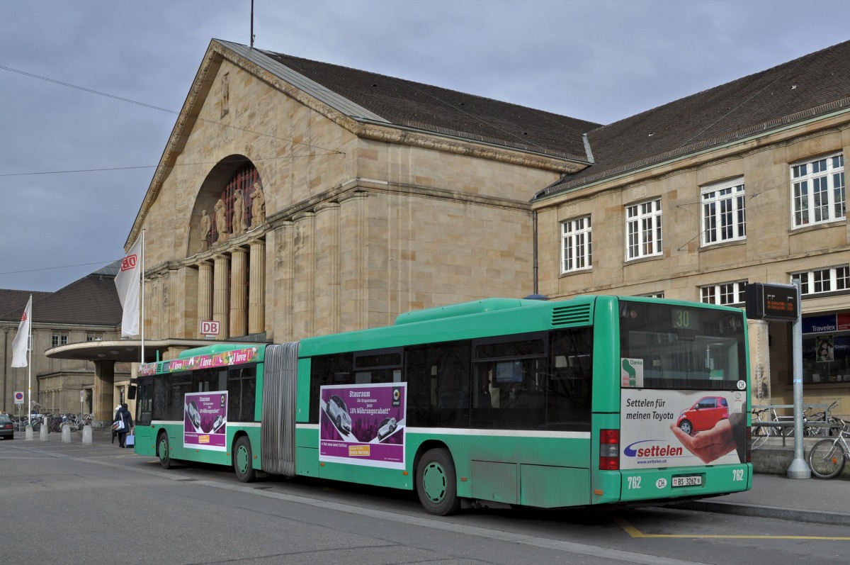 MAN Bus mit der Betriebsnummer 762 auf der Linie 30 an der Endhaltestelle Badischer Bahnhof. Die Aufnahme stammt vom 28.01.2015.