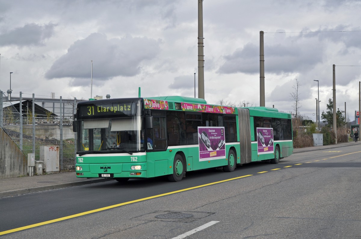 MAN Bus mit der Betriebsnummer 762 auf der Linie 31 fährt zur Haltestelle Tinguely Museum. Die Aufnahme stammt vom 30.01.2015.