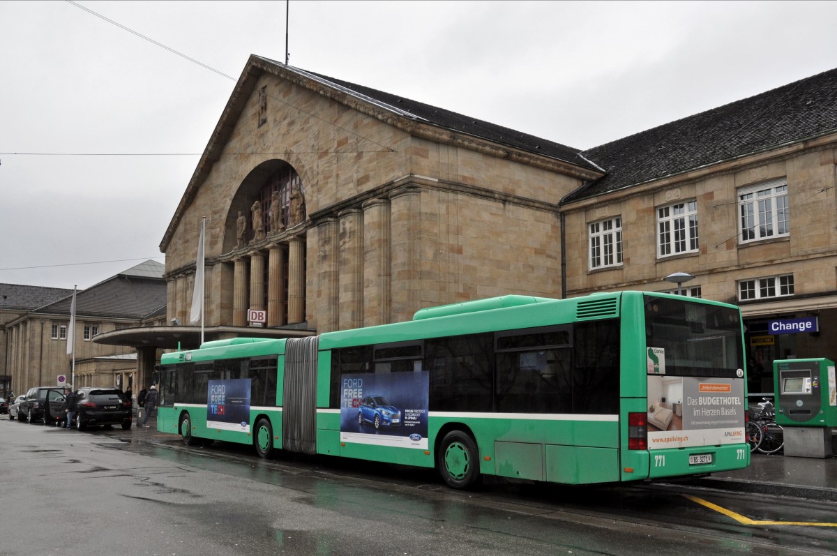 MAN Bus mit der Betriebsnummer 771 auf der Linie 30 an der Endhaltestelle Badischer Bahnhof. Die Aufnahme stammt vom 16.01.2015.