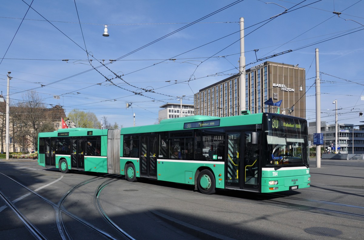 MAN Bus mit der Betriebsnummer 784 auf der Linie 30 am Bahnhof SBB. Die Aufnahme stammt vom 30.03.2014.