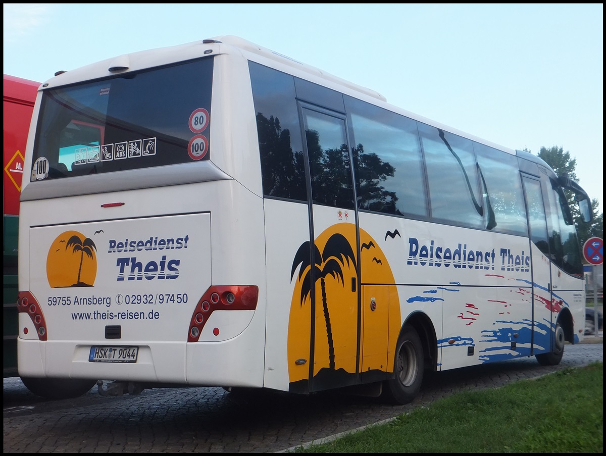 MAN Dexon vom Reisedienst Theis aus Deutschland auf einem Rastplatz bei Hamburg am 27.09.2013