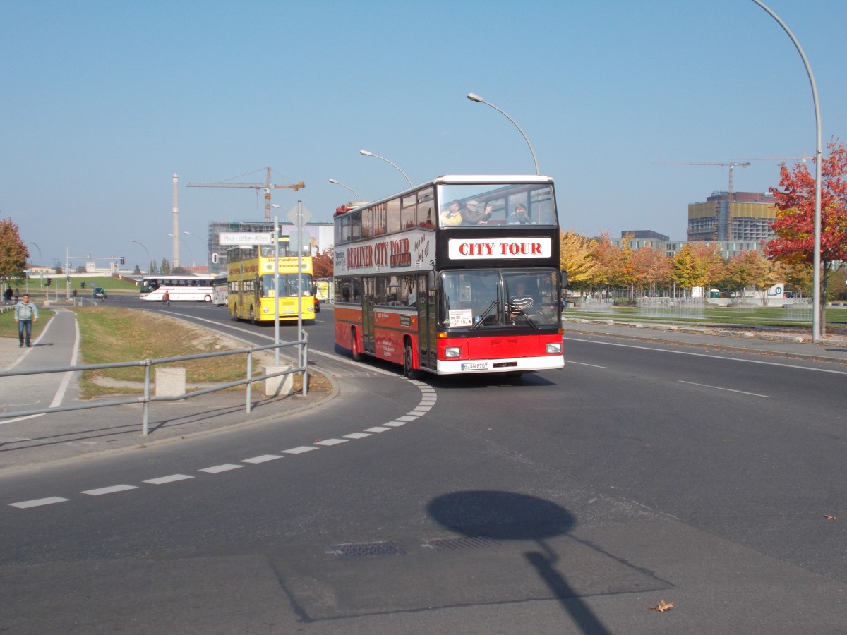 MAN Doppeldecker unterwegs,am 05.Oktober 2014,in Berlin.