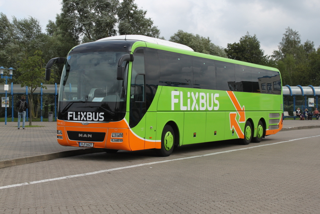 MAN Flixbus Bus stand am 18.08.2017 in Höhe Rostock Hauptbahnhof/Süd