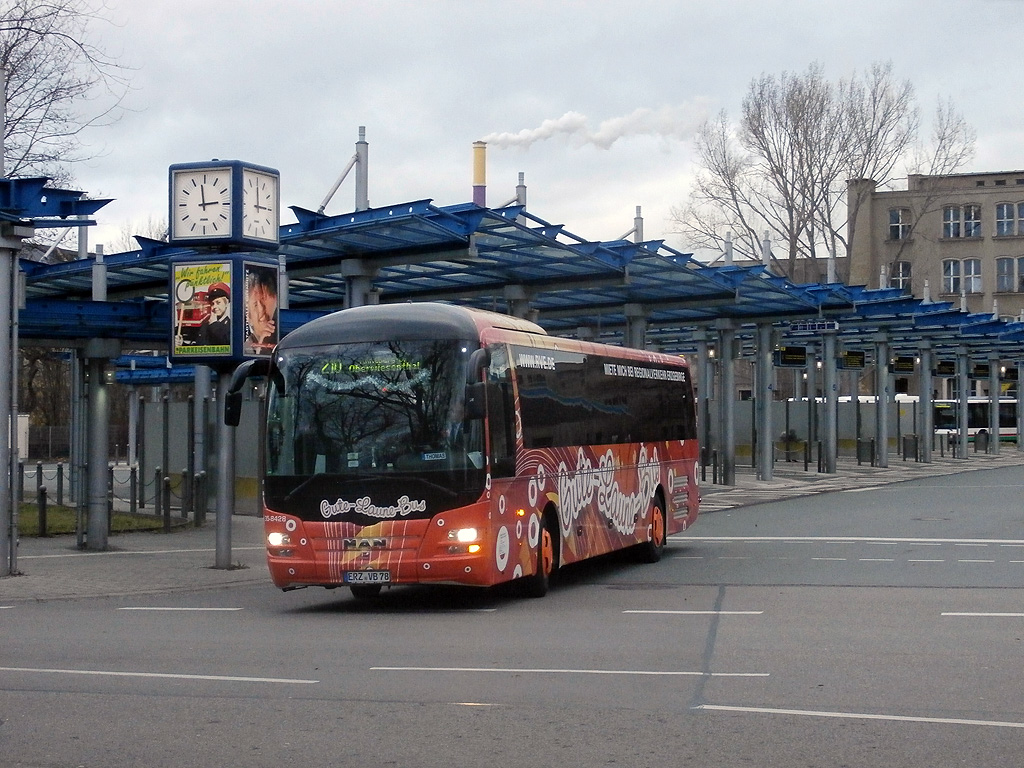 MAN Lion´s Regio  Gute-Laune-Bus  der Regionalverkeher Erzgebirge auf der Linie 210 in Chemnitz. (23. 12. 2014)