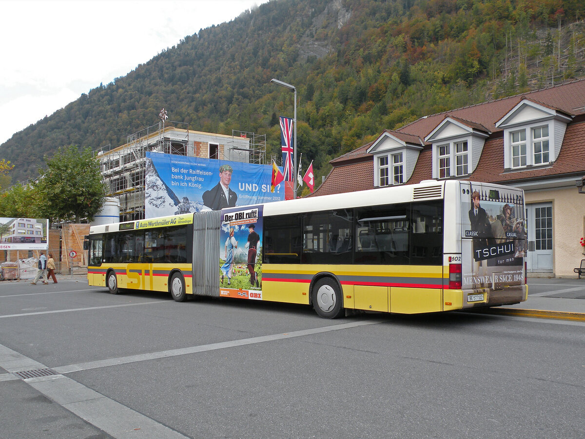 MAN Lions City 102, auf der Linie 21, wartet am 13.10.2011 an der Endstation beim Bahnhof Interlaken Ost.