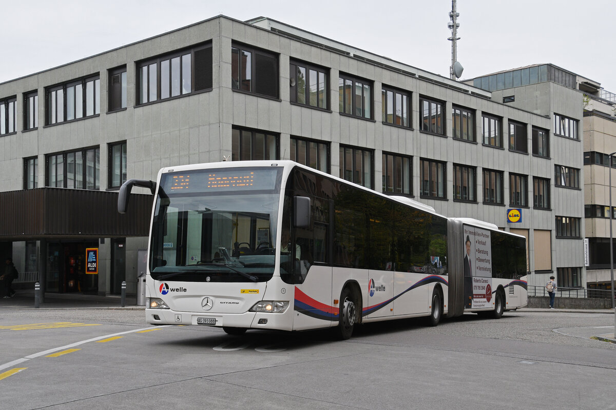 MAN Lions City 11, auf der Linie 321, f�hrt am 08.09.2025 zur Haltestelle beim Bahnhof Baden. Der Bus f�hrt im Auftrag der Post.