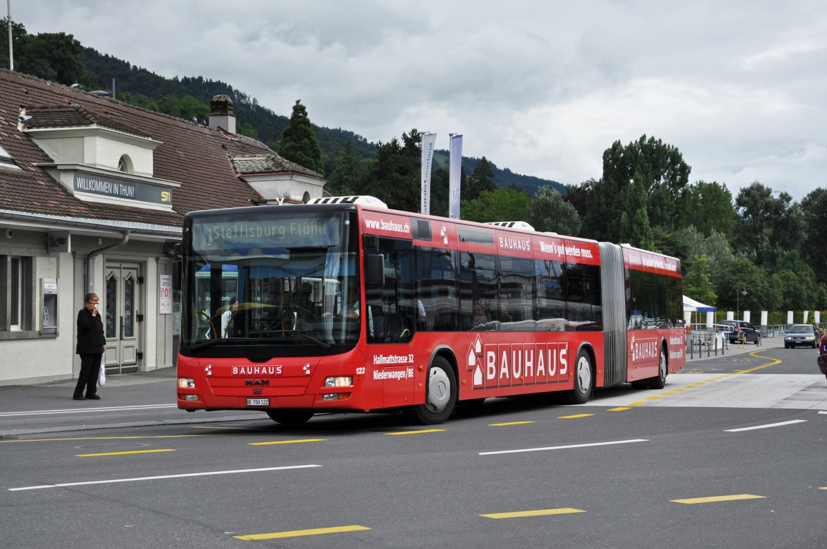 MAN Lions City 122 mit der Bauhaus Werbung auf der Linie 1 am Bahnhof Thun. Die Aufnahme stammt vom 29.07.2014.