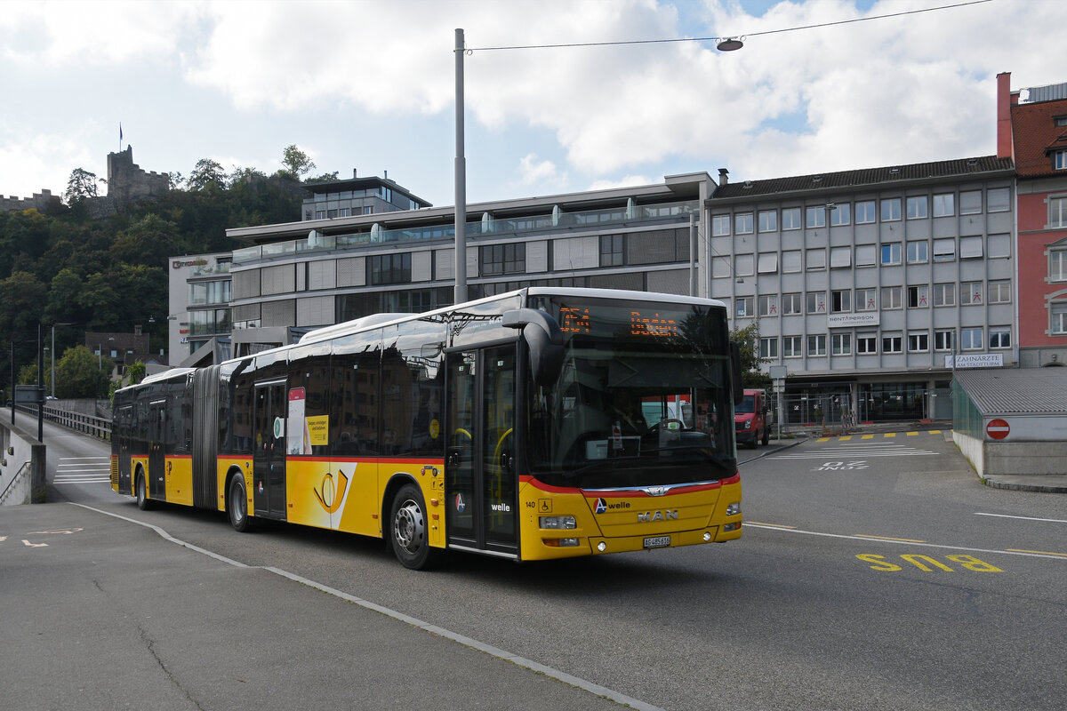 MAN Lions City 140 der Post, auf der Linie 351, fährt am 29.09.2025 zur Haltestelle beim Bahnhof Baden.