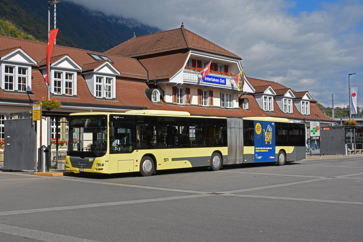 MAN Lions City 141 der STI, auf der Linie 21, wartet an der Endstation beim Bahnhof Interlaken Ost. Die Aufnahme stammt vom 08.10.2021.