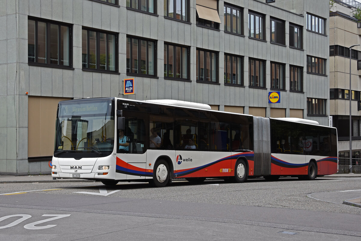 MAN Lions City 159, auf der Linie 1, fährt am 05.06.2025 zur Haltestelle beim Bahnhof Baden.
