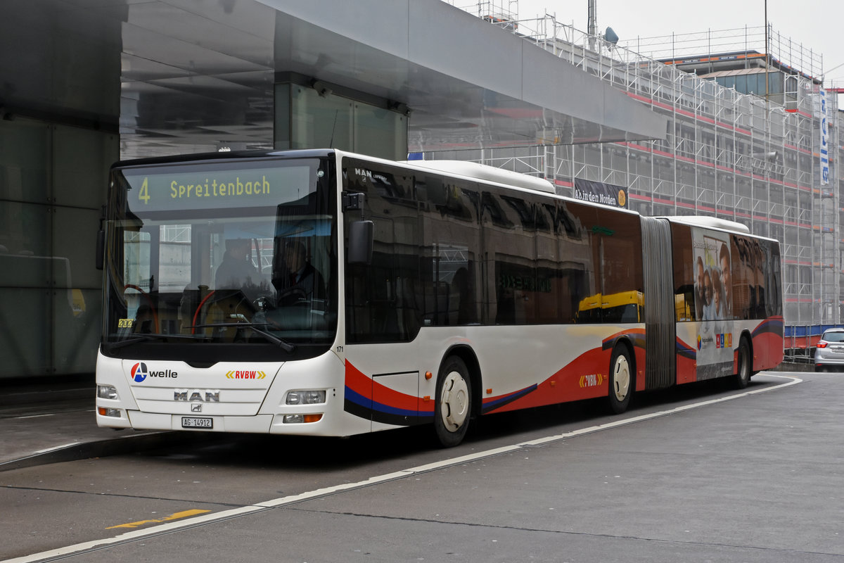 MAN Lions City 171 der RVBW, auf der Linie 4, bedient die Haltestelle beim Bahnhof Baden. Die Aufnahme stammt vom 02.02.2019.