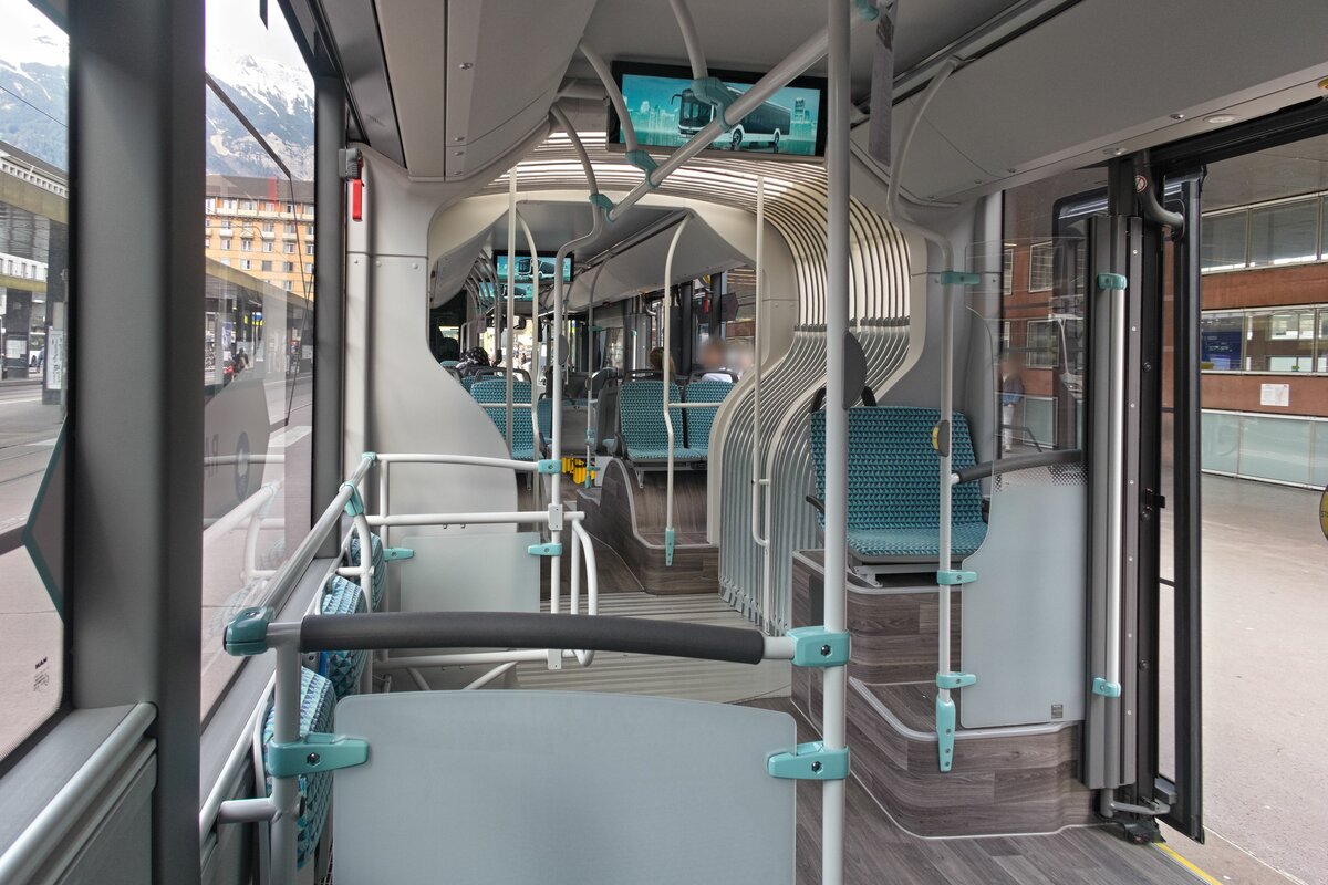 MAN Lion's City 18 E von Postbus als Testbus (M-AN 7820) in Innsbruck, Hauptbahnhof, Ansicht des Fahrgastraums. Aufgenommen 12.4.2023.