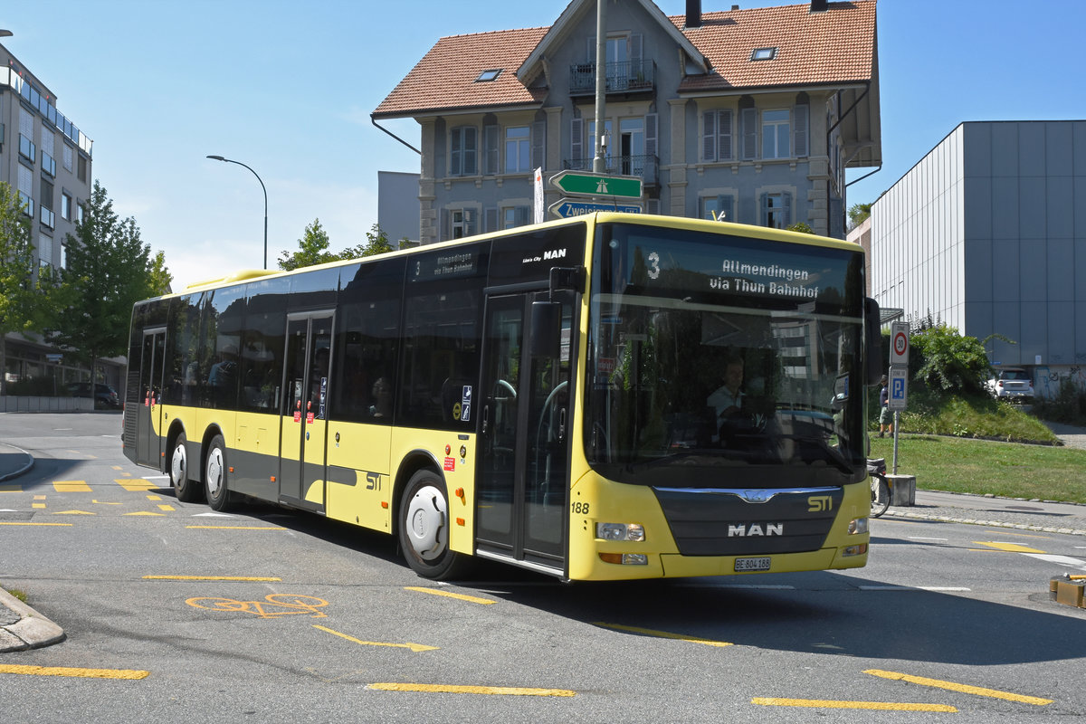 MAN Lions City 188, auf der Linie 3, fährt zur Haltestelle beim Bahnhof Thun. Die Aufnahme stammt vom 30.07.2018.
