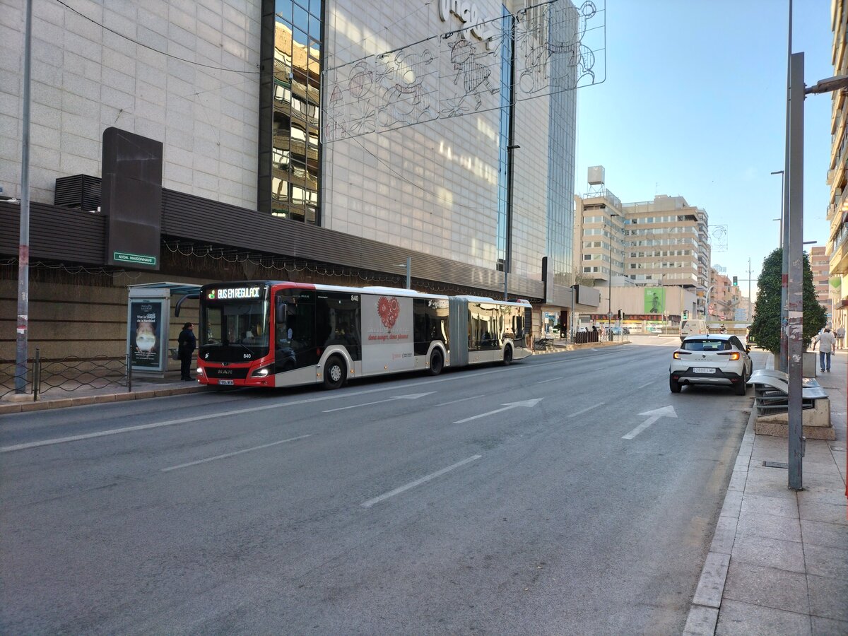 MAN Lion's City 19C, Wagen 840, Baujahr 2023, Vectalia Mia, bedient die Haltestelle Estación Maisonnave als Linie 3 in Alicante am 12.12.2023.