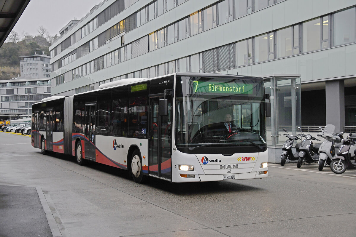 MAN Lions City 304, auf der Linie 7, verlässt am 25.01.2023 die Haltestelle beim Bahnhof Baden.
