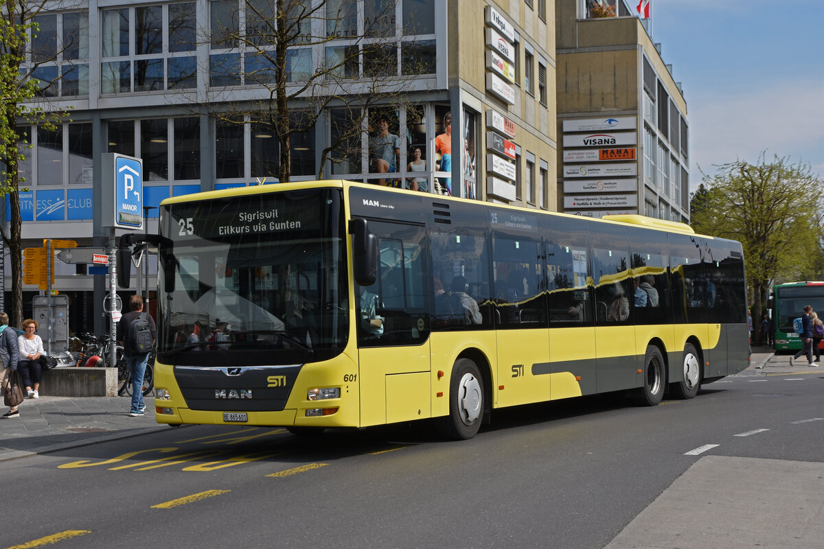 MAN Lions City 601, auf der Linie 25, verlässt die Haltestelle beim Bahnhof Thun. Die Aufnahme stammt vom 21.04.2022.
