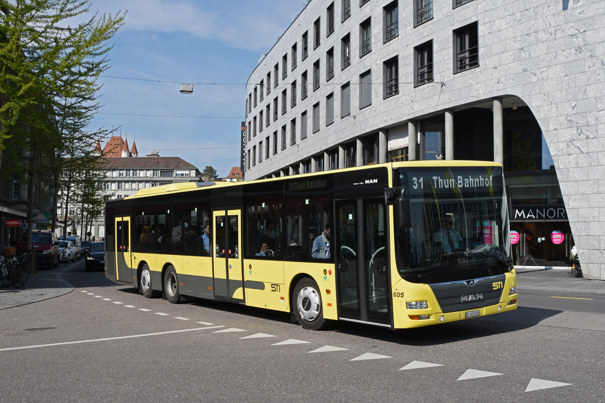 MAN Lions City 605, auf der Linie 31, fährt zur Haltestelle beim Bahnhof Thun. Die Aufnahme stammt vom 21.04.2022.