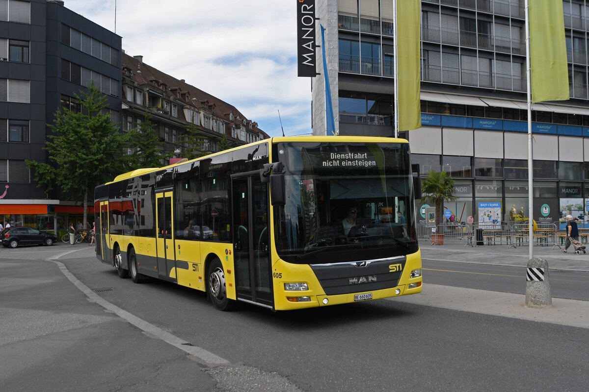 MAN Lions City 605 fährt am 10.08.2023 als Dienstfahrt zur Haltestelle beim Bahnhof Thun.