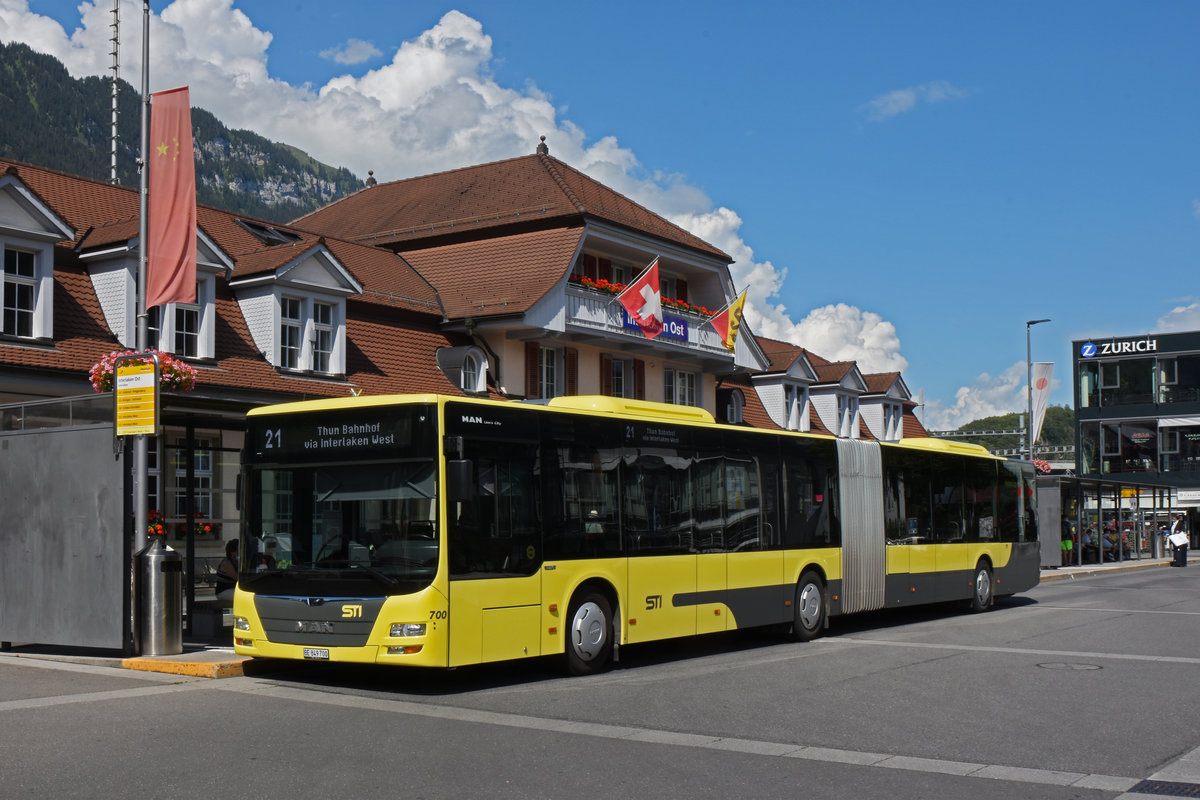 MAN Lions City 700, auf der Linie 21, wartet an der Endstation beim Bahnhof Interlaken Ost. Die Aufnahme stammt vom 25.07.2020.
