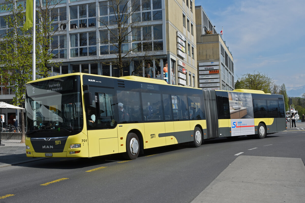 MAN Lions City 701, auf der Linie 2, verlässt die Haltestelle beim Bahnhof Thun. Die Aufnahme stammt vom 21.04.2022.