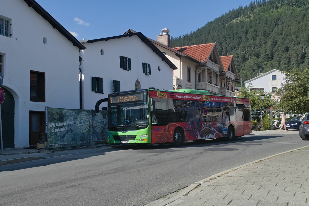 MAN Lion's City als Ortsbus Garmisch-Partenkirchen Linie 2 (Bus 7  Schorsch , GAP-GW 189) in Garmisch-Partenkirchen, Haltestelle Historische Ludwigstraße. Aufgenommen 4.8.2022.