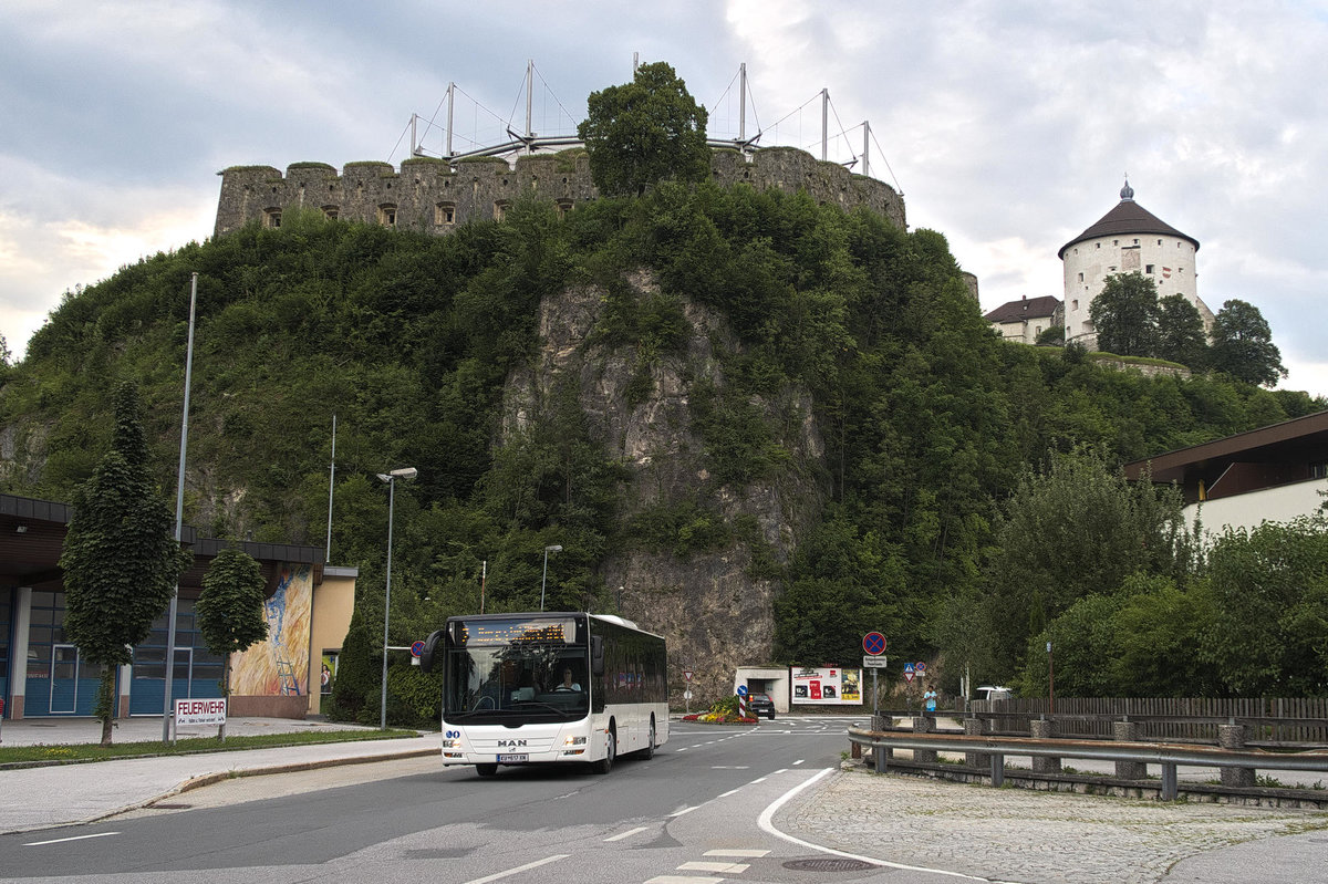 MAN Lion's City als Stadtbus Kufstein Linie 2 der Stadtwerke Kufstein (KU-617XN) bei der Haltestelle Kufstein Feuerwehr. Aufgenommen 10.7.2017.