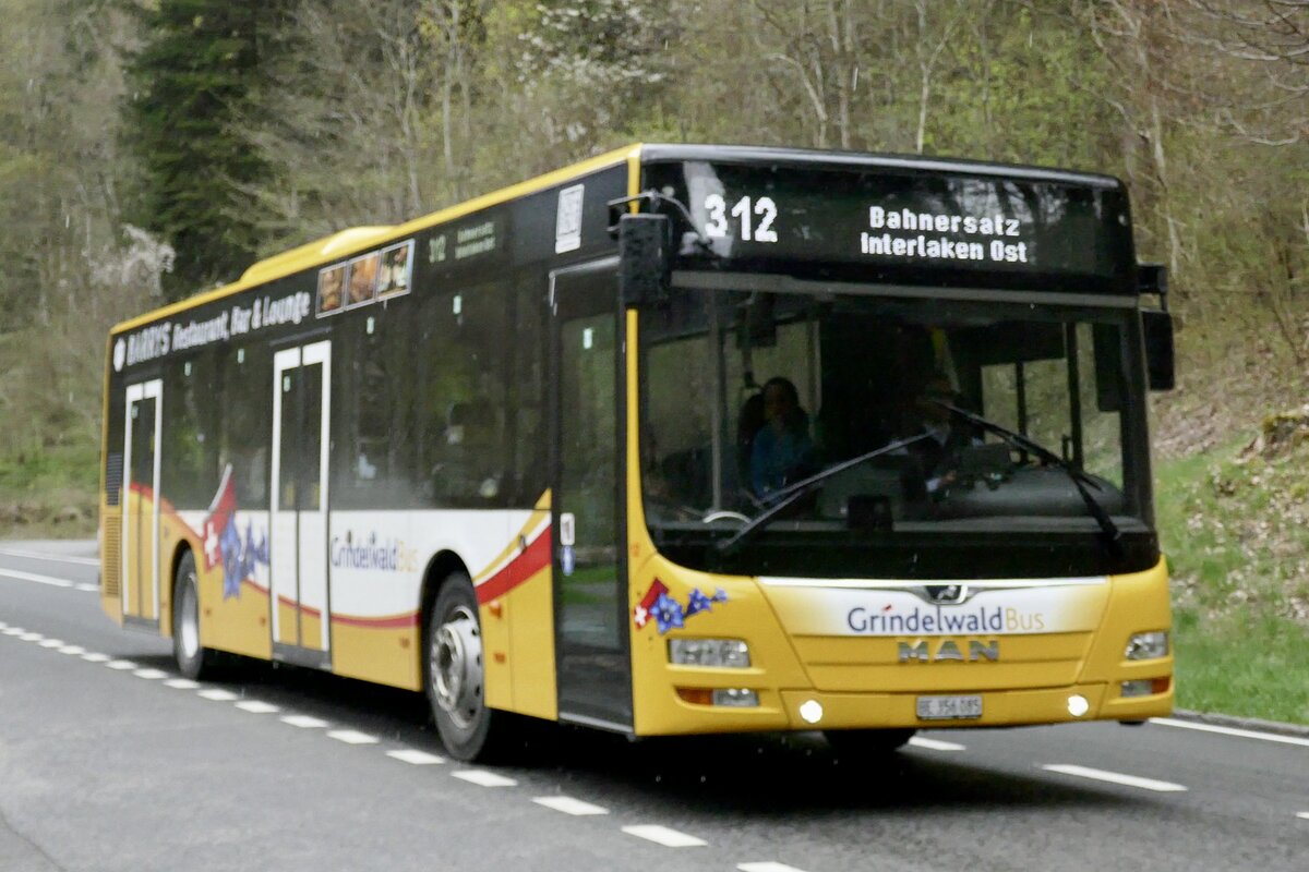 MAN Lions City  BE 356 085  von GrindelwaldBus am 23.4.23 bei Zweilütschinen.