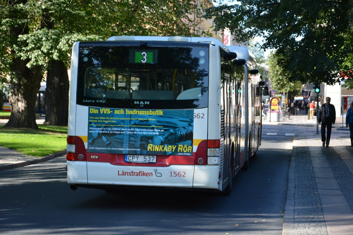 MAN Lion's City CNG mit dem Kennzeichen CPY 537 fährt am 15.09.2014 auf der Linie 3. Aufgenommen in der Innenstadt von Jönköping.