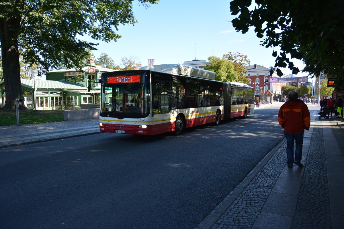 MAN Lion's City CNG mit dem Kennzeichen CPY 333 fährt am 15.09.2014 auf der Linie 1. Aufgenommen in der Innenstadt von Jönköping.