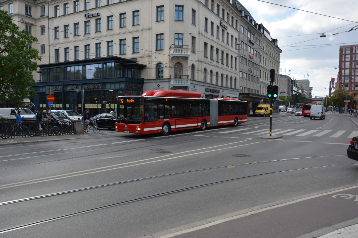 MAN Lion's City CNG mit dem Kennzeichen ELA 787 auf der Linie 76 in Stockholm am 16.09.2014 unterwegs.