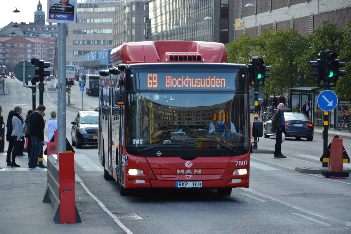 MAN Lion's City CNG mit dem Kennzeichen RKP 169 unterwegs in der Innenstadt von Stockholm am 16.09.2014.
