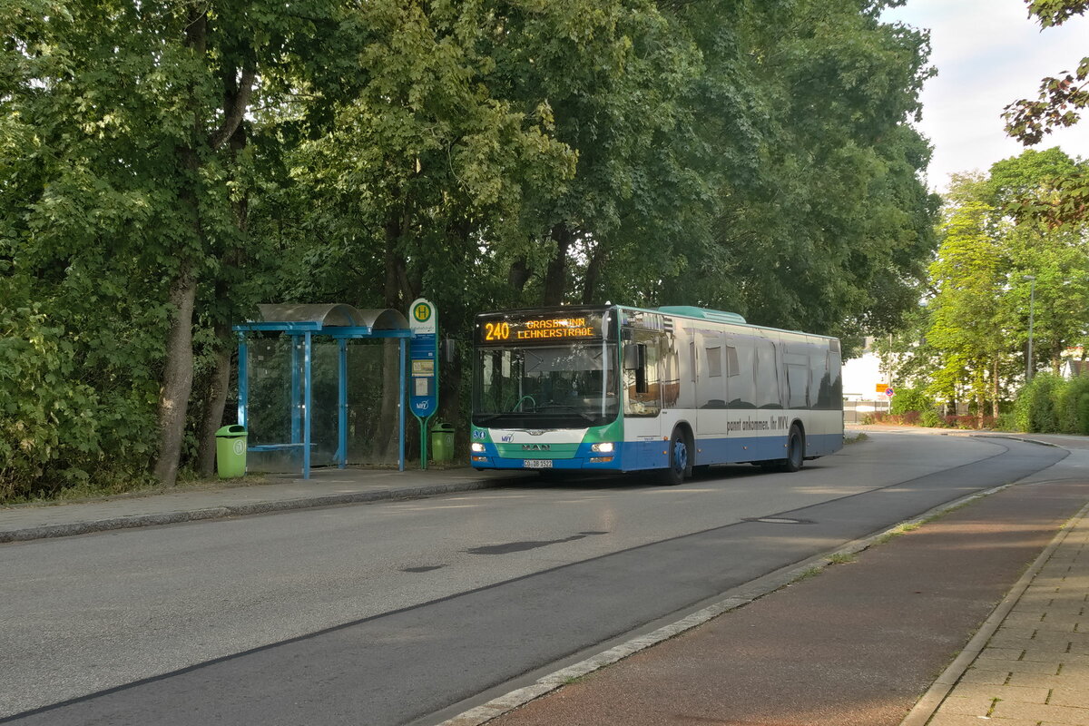 MAN Lion's City (CO-DB 1522) als Linie 240 an der Haltestelle Vaterstetten Bahnhofstraße. Aufgenommen 5.8.2022.