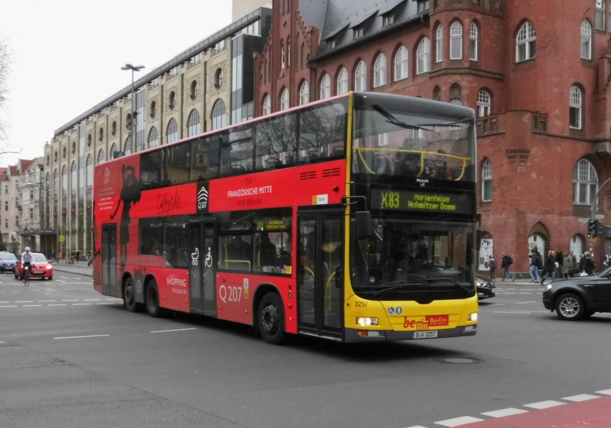 MAN Lions City DD Wg.3257 auf´m X83 am S+U Rathaus Steglitz, 12.03.15