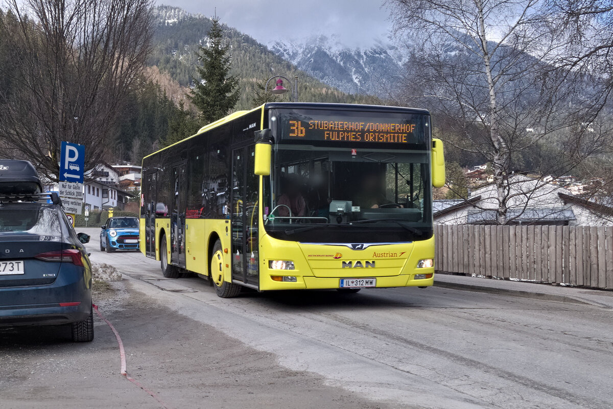 MAN Lion's City von Deutschmann (IL-312MW) als Skibus Schlick Linie 3b in Fulpmes, Tschaffinis-Umgebung. Aufgenommen 7.3.2024.