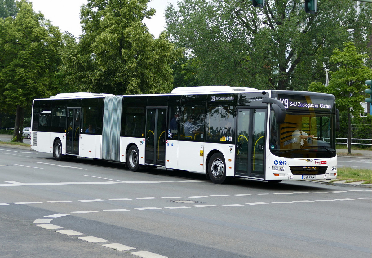 MAN Lion's City G der BVG ''4904'' auf dem X9'er in Berlin -Charlottenburg im Juni 2018.