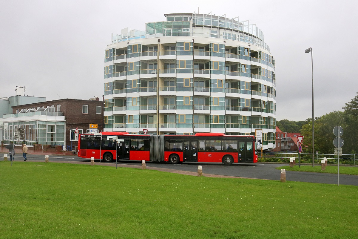 MAN Lion's City GÜ von Weser-Ems-Bus (DB) als Linie 412 von Norddeich Mole nach Norden, ZOB in Norddeich vor dem Hotel Fährhaus. [25.7.2017 - 12:49 Uhr]