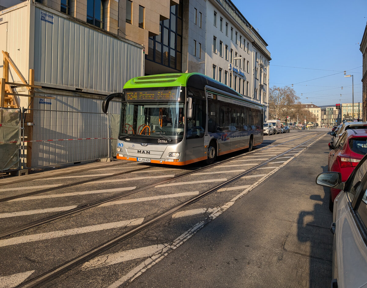 MAN Lion's City Hybrid 7409 van �stra, Linie 134, Joachimstra�e in Hannover am 5. M�rz 2026.